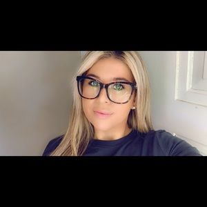 Meet your Posher, Alexandra